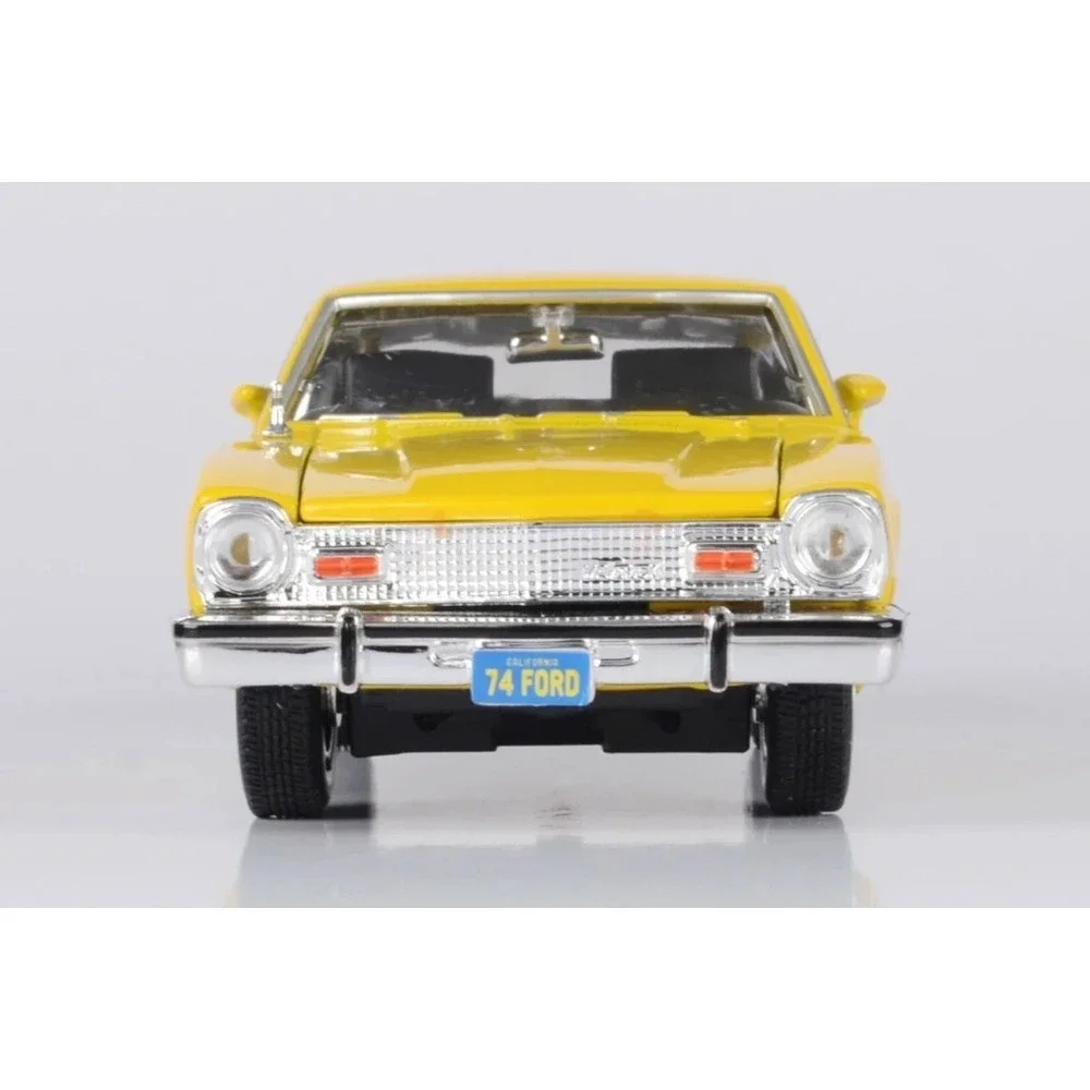 1974 FORD‎ MAVERICK YELLOW 1/24 DIECAST MODEL CAR BY MOTORMAX 73326